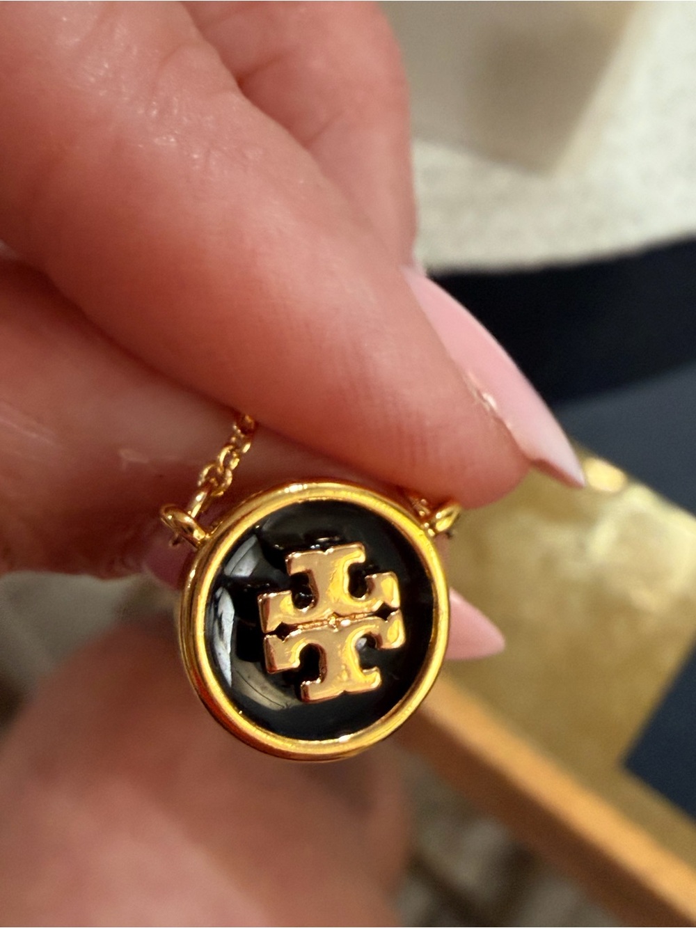 Tory Burch Kira Enamel Pendant Necklace, Black - New - Picture 5 of 7